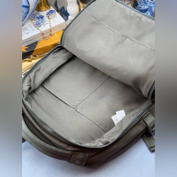 🆕 lululemon athletica 🧿 NWOT New Crew Backpack, Bay Leaf (Olive Green) - 22L - Picture 8 of 12